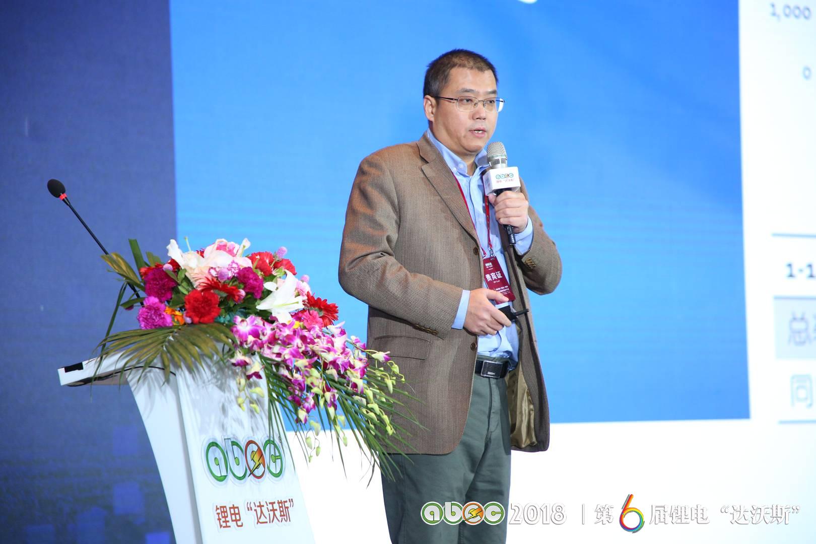 真鋰研究創始人兼總裁墨柯