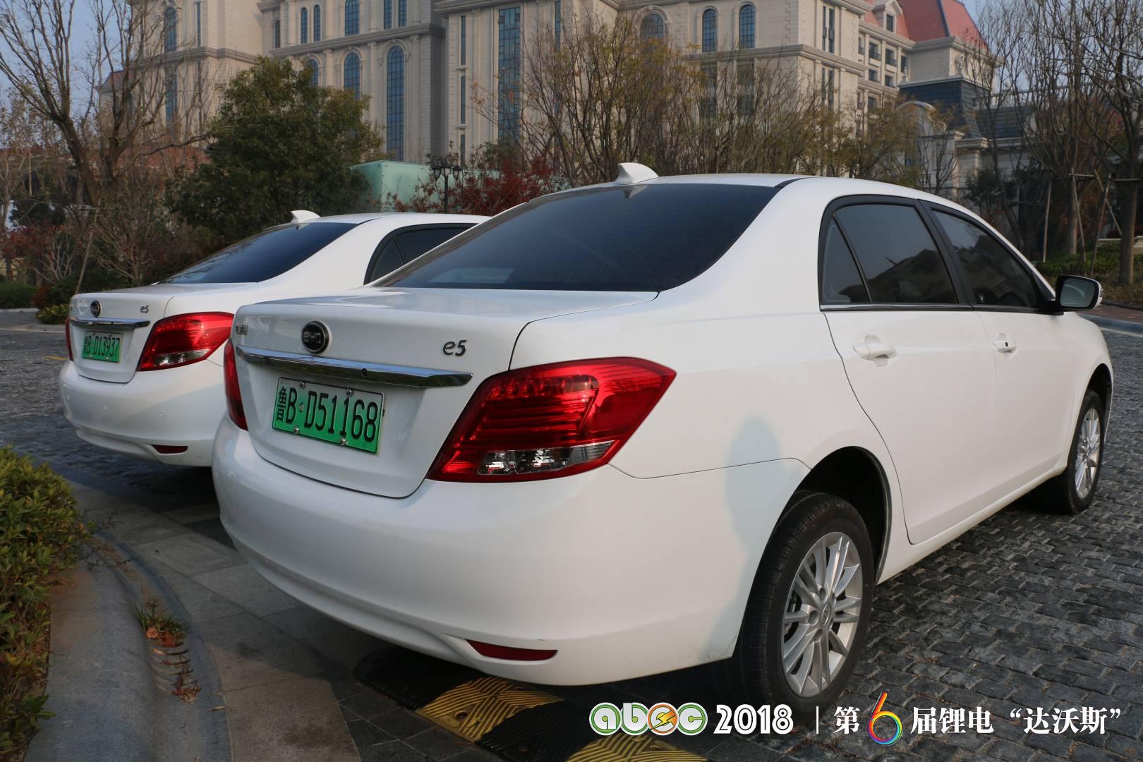 比亞迪助力ABEC2018|鋰電“達(dá)沃斯”組委會圓滿完成接送嘉賓任務(wù)