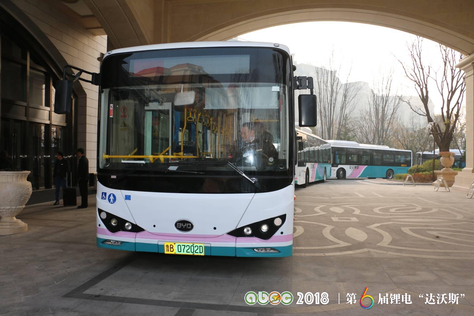 比亞迪助力ABEC2018|鋰電“達(dá)沃斯”組委會圓滿完成接送嘉賓任務(wù)