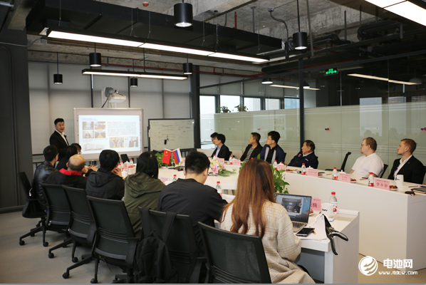 中國電池新能源產(chǎn)業(yè)鏈調(diào)研團一行參觀調(diào)研長興中俄研究院