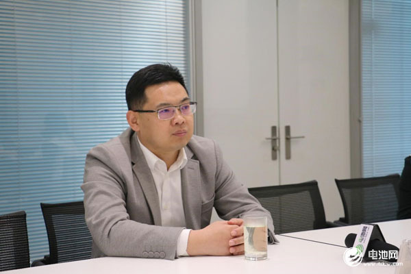 中國電池新能源產(chǎn)業(yè)鏈調(diào)研團(tuán)一行與蜂巢能源相關(guān)領(lǐng)導(dǎo)交流、座談