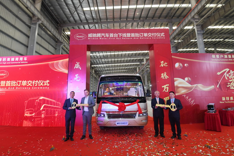 威馳騰新能源汽車首臺下線暨首批訂單交付儀式 圖片來源：漳州開發區宣傳部