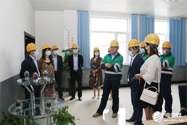 中國電池新能源產業(yè)鏈調研團一行參觀調研蘭州新材料 中國電池新能源產業(yè)鏈調研團一行參觀調研蘭州新材料