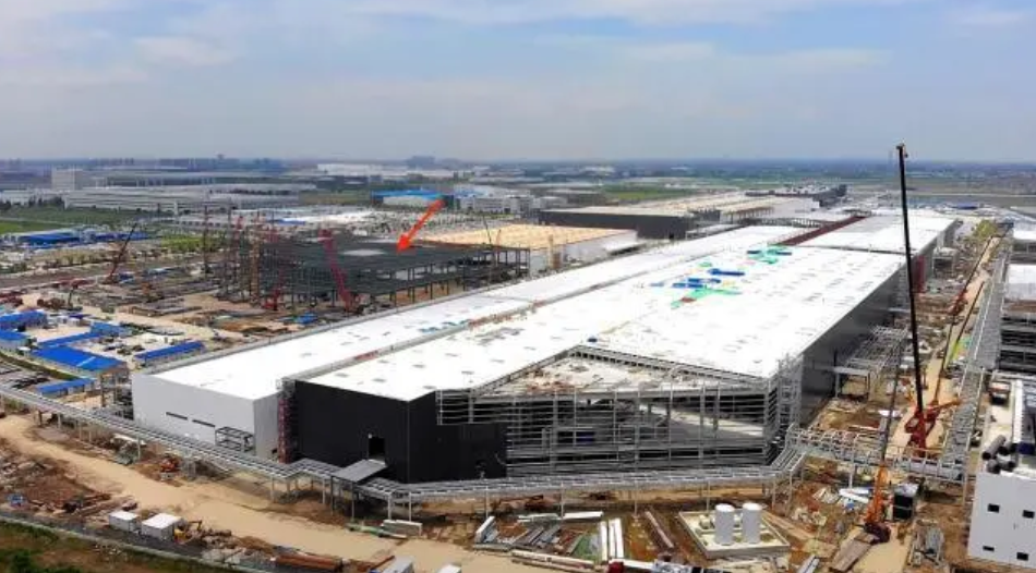 特斯拉上海工廠二期最新進(jìn)展:動力電池廠房現(xiàn)雛形 特斯拉上海工廠二期最新進(jìn)展:動力電池廠房現(xiàn)雛形