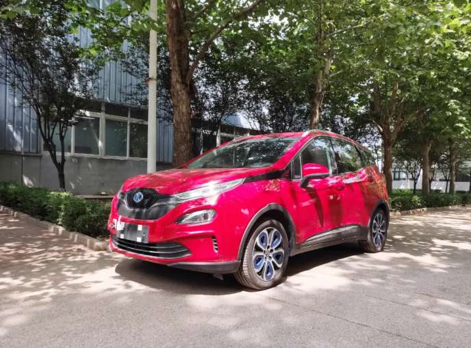 搭載清陶固態電池系統的純電動樣車 圖片來源:清陶發展 搭載清陶固態電池系統的純電動樣車 圖片來源:清陶發展