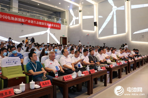 電池百人會(huì)企業(yè)家“問(wèn)道”長(zhǎng)興暨后疫情時(shí)代·2020中國(guó)電池新能源產(chǎn)業(yè)鏈生態(tài)健康發(fā)展企業(yè)家論壇現(xiàn)場(chǎng)