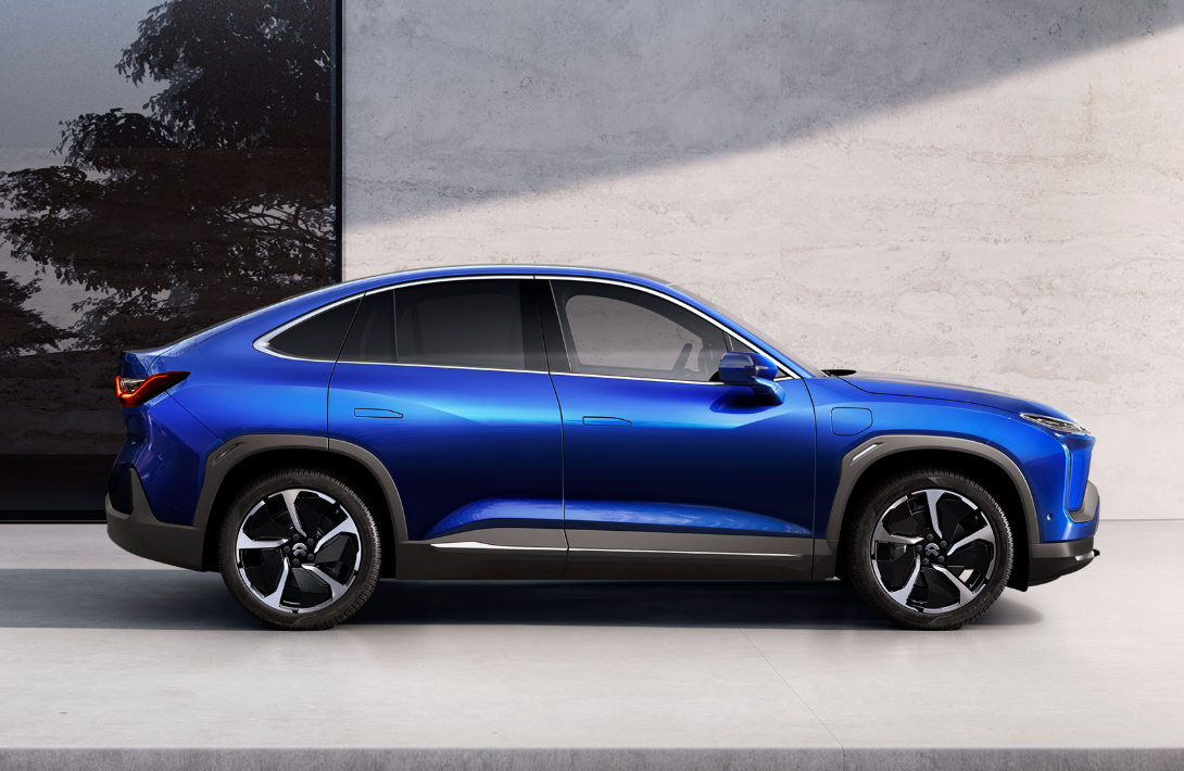 蔚來(lái)理想小鵬答卷對(duì)比 誰(shuí)離特斯拉最近？