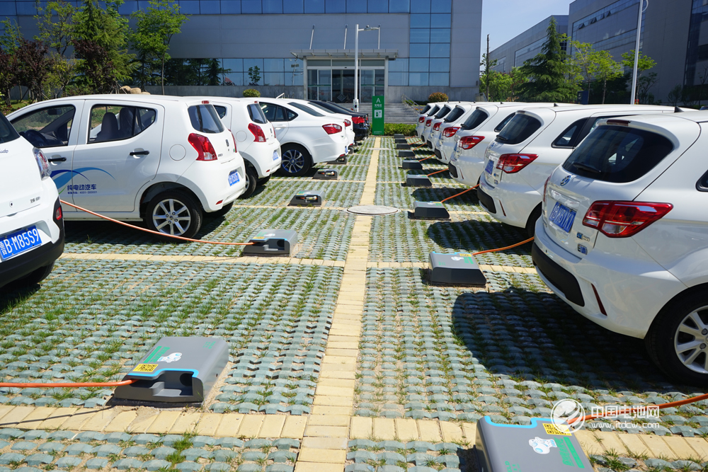 新能源車下鄉(xiāng)4個(gè)月帶來(lái)18萬(wàn)銷量 零補(bǔ)貼下車企為何賠錢賣車？