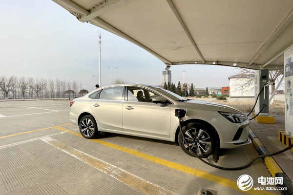 2025年我國(guó)新能源車銷量或達(dá)600萬(wàn)輛 自主產(chǎn)業(yè)鏈切勿再錯(cuò)過機(jī)會(huì) 2025年我國(guó)新能源車銷量或達(dá)600萬(wàn)輛 自主產(chǎn)業(yè)鏈切勿再錯(cuò)過機(jī)會(huì)