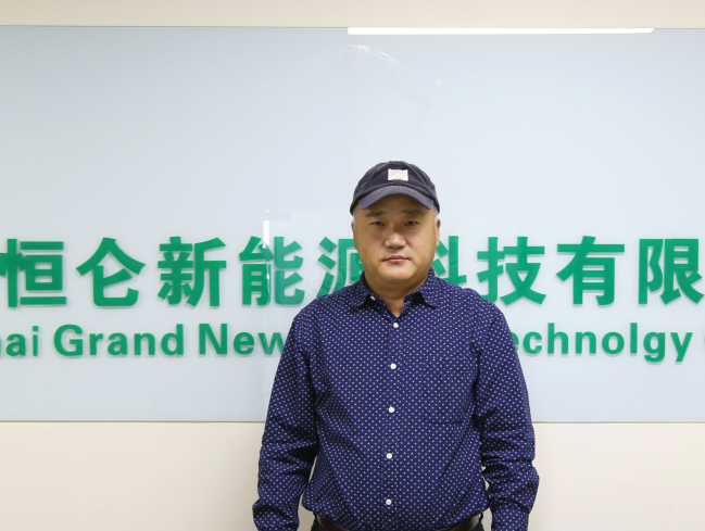 上海恒侖硅材料有限公司 總經(jīng)理 張學(xué)臣 上海恒侖硅材料有限公司 總經(jīng)理 張學(xué)臣