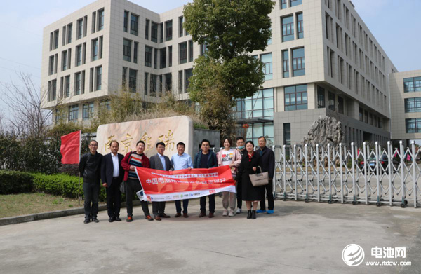 2021年中國電池新能源產品調研團一行參觀考察南京能瑞