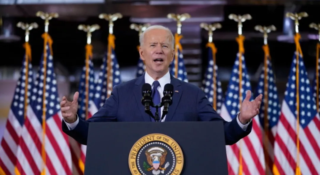 拜登推出千億美元電動(dòng)汽車(chē)計(jì)劃  要與中國(guó)一較高下？