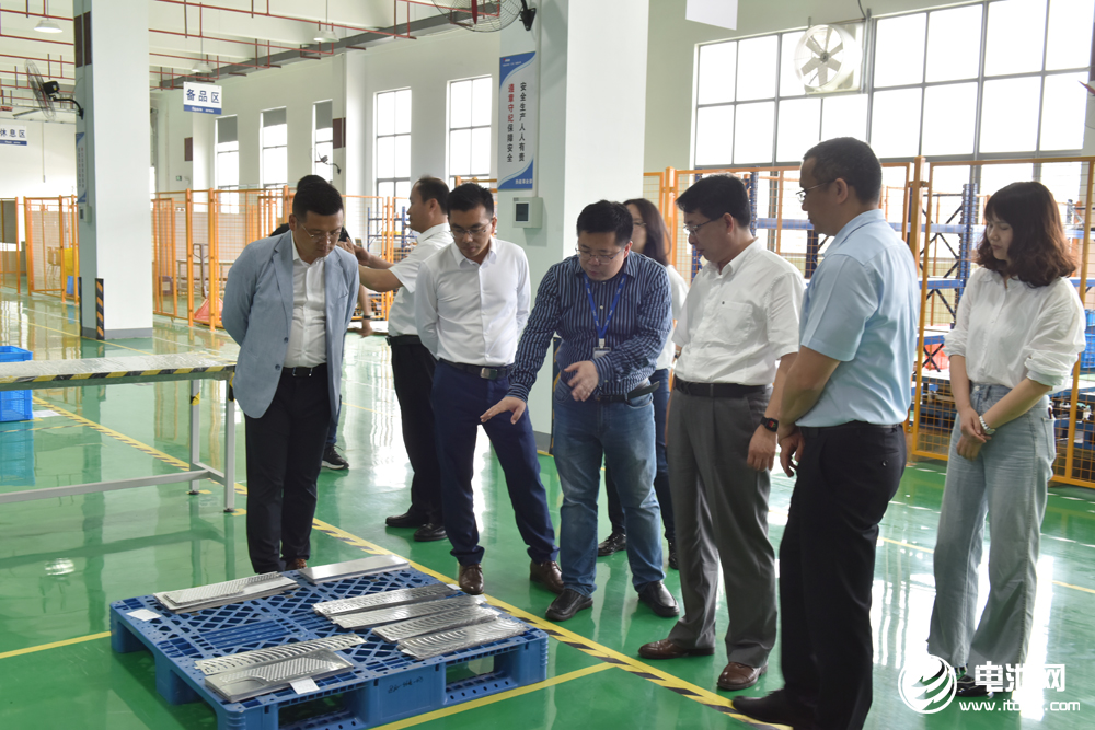 2021年中國電池新能源產業鏈調研團一行參觀考察飛榮達 2021年中國電池新能源產業鏈調研團一行參觀考察飛榮達