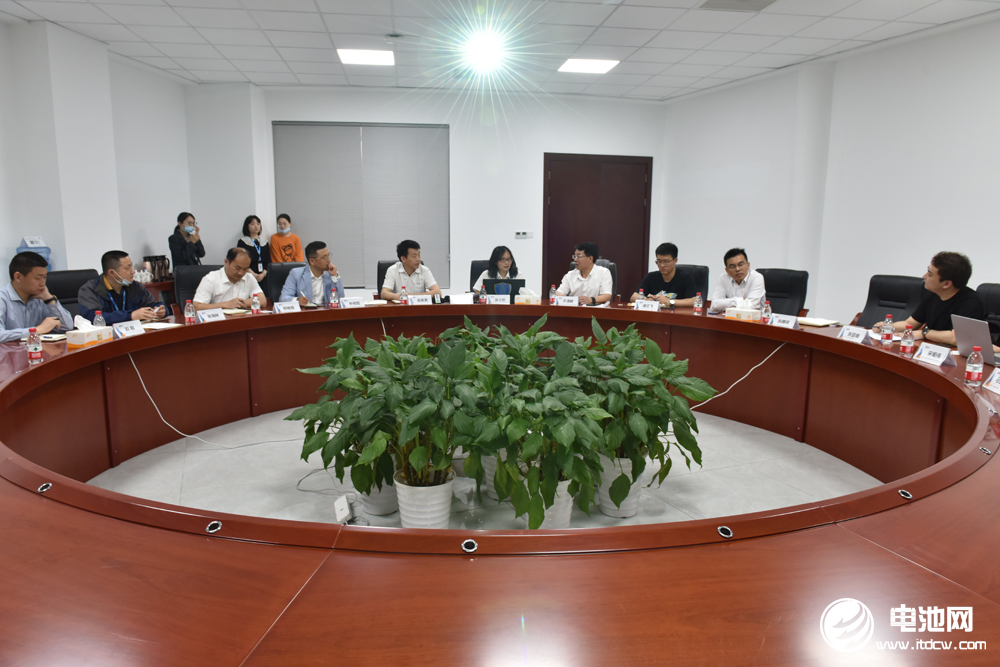 2021年中國電池新能源產(chǎn)業(yè)鏈調(diào)研團(tuán)一行參觀考察貝特瑞集團(tuán)江蘇工廠