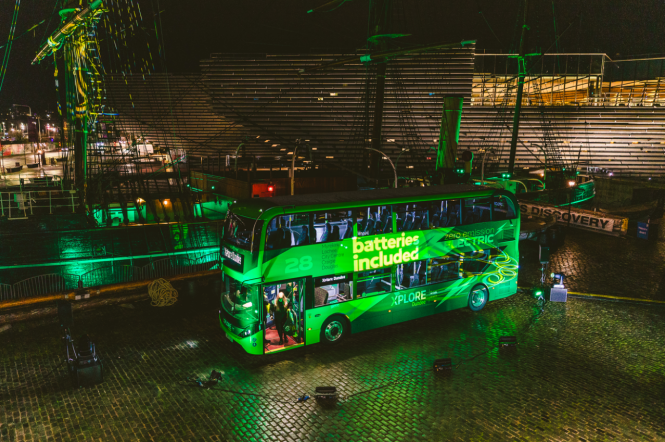 BYD ADL Enviro400EV純電動雙層巴士在鄧迪市  圖片來源：企業(yè)供圖