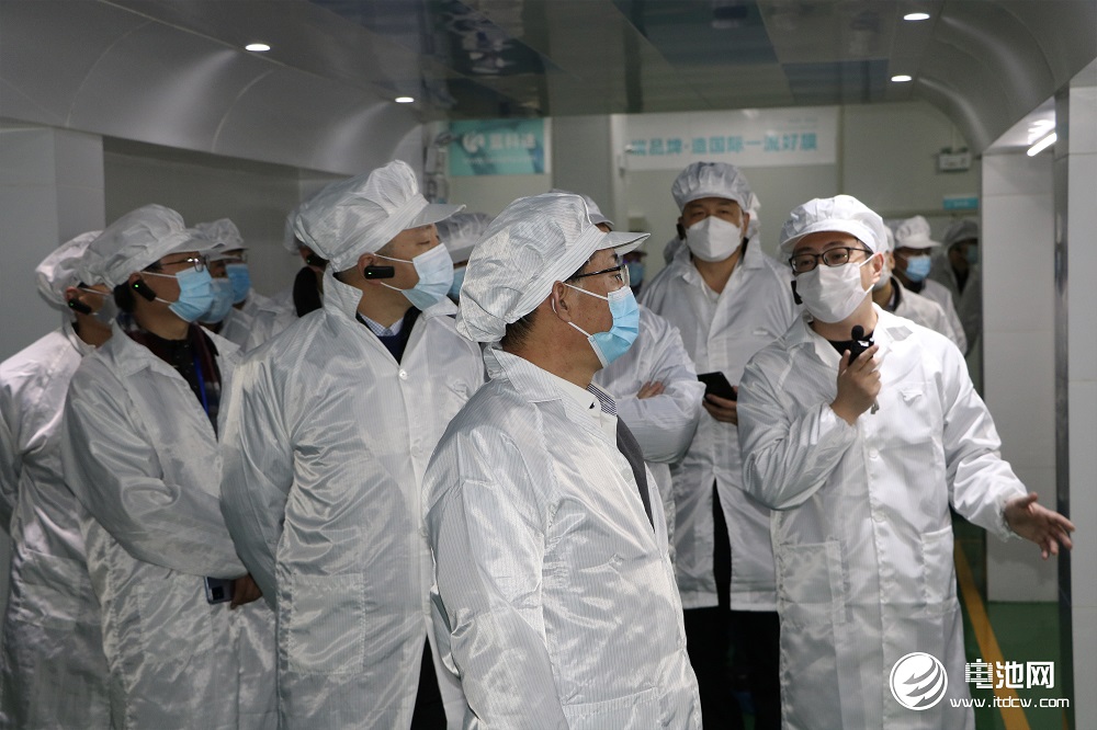 與會(huì)嘉賓參觀青島藍(lán)科途