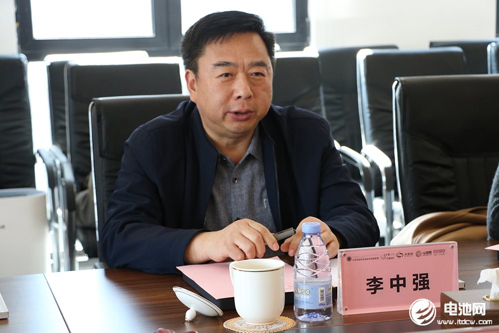 青島市民營(yíng)經(jīng)濟(jì)發(fā)展局一級(jí)調(diào)研員李中強(qiáng)一行到訪海融網(wǎng)山東總部