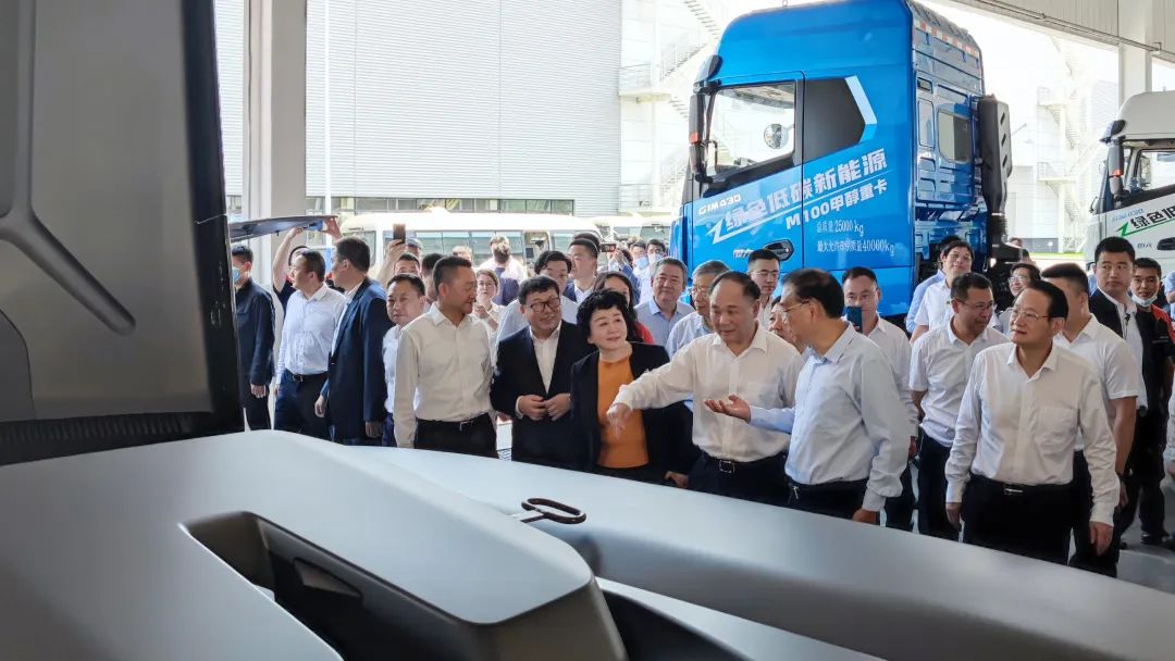 國(guó)務(wù)院總理李克強(qiáng)考察吉利新能源商用車上饒低碳數(shù)智工廠 國(guó)務(wù)院總理李克強(qiáng)考察吉利新能源商用車上饒低碳數(shù)智工廠