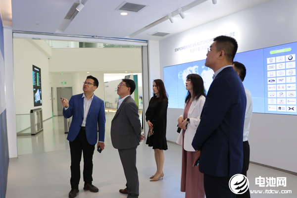 中關(guān)村新型電池技術(shù)創(chuàng)新聯(lián)盟秘書長(zhǎng)于清教一行參觀考察?？怂箍抵圃熘悄? /></p><p style=