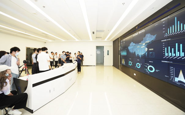 走進蜂巢創新中心 直擊短刀針刺 走進蜂巢創新中心 直擊短刀針刺