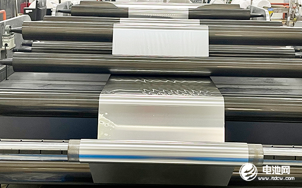 動(dòng)力電池鋁箔產(chǎn)銷量同比大增 鼎勝新材2022年凈利同比預(yù)增逾兩倍