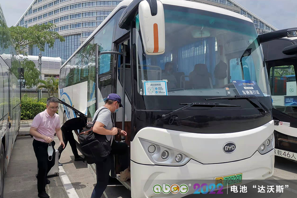 比亞迪/弗迪電池助力電池“達(dá)沃斯”論壇與會(huì)嘉賓綠色出行