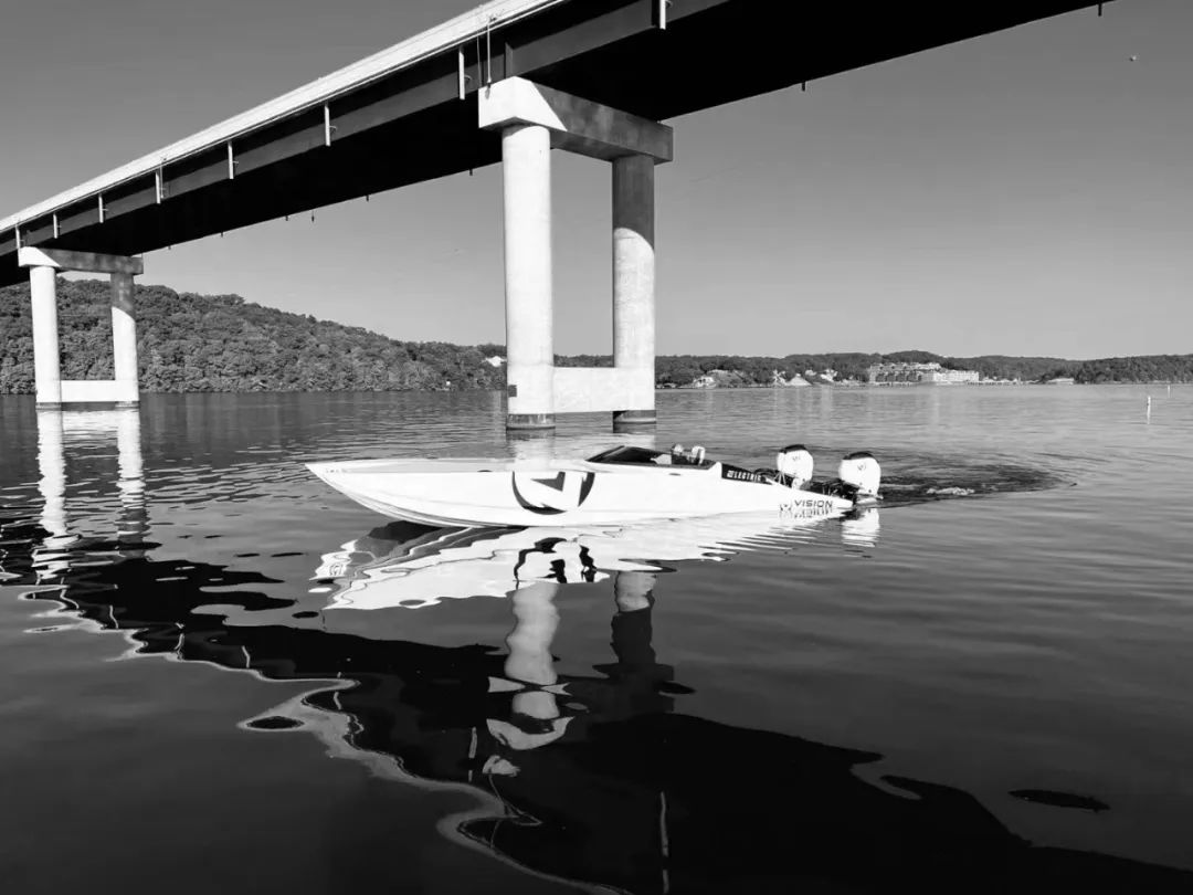 Vision Marine V32號打破世界電動船舶最高速度紀錄 華霆動力為其裝配動力系統 Vision Marine V32號打破世界電動船舶最高速度紀錄 華霆動力為其裝配動力系統