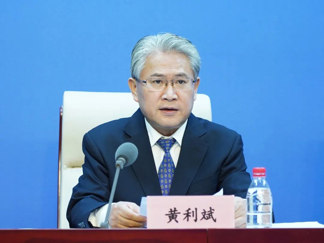 工業(yè)和信息化部節(jié)能與綜合利用司司長 黃利斌 工業(yè)和信息化部節(jié)能與綜合利用司司長 黃利斌