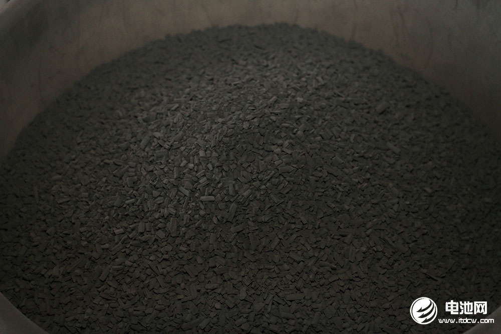 磷酸鐵鋰領(lǐng)域投資擴(kuò)產(chǎn)項(xiàng)目盤(pán)點(diǎn)：跨界高熱背后隱憂凸顯