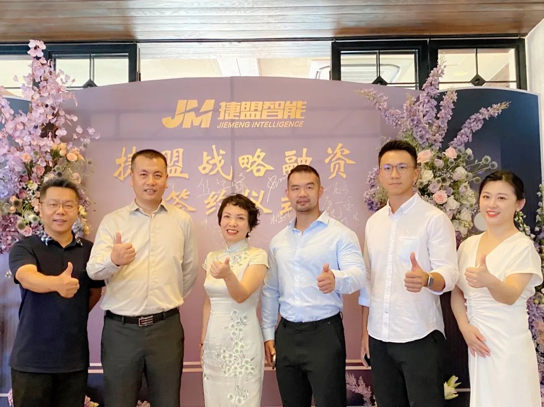 捷盟智能董事長焦軍峰（左二）、捷盟智能副總潘文娟（左六）；陳怡（左三）、賴傳錕（左一）、常誠（左四）、林志佳（左五）