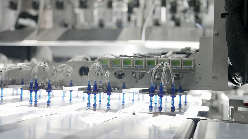 短刀電池迎來最佳搭檔 蜂巢能源發布最新一代疊片技術 短刀電池迎來最佳搭檔 蜂巢能源發布最新一代疊片技術