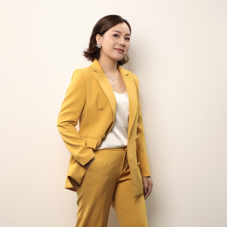 上海杉杉科技有限公司 董事長(zhǎng)/總裁 李鳳鳳 上海杉杉科技有限公司 董事長(zhǎng)/總裁 李鳳鳳