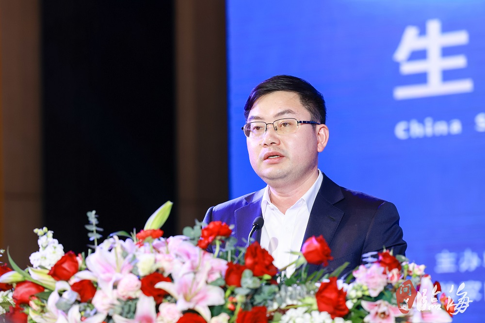   臨海市人民政府黨組成員、副市長(zhǎng)嚴(yán)齊軍