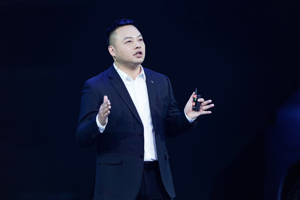 奇瑞汽車(chē)股份有限公司副總經(jīng)理、奇瑞汽車(chē)營(yíng)銷(xiāo)公司總經(jīng)理、捷途汽車(chē)總經(jīng)理李學(xué)用發(fā)布鯤鵬超級(jí)性能電混C-DM