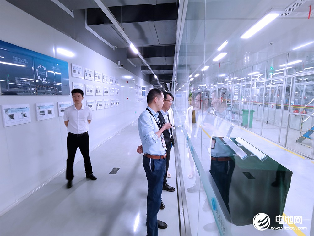 中關村新型電池技術創新聯盟秘書長于清教一行參觀考察長沙弗迪電池有限公司