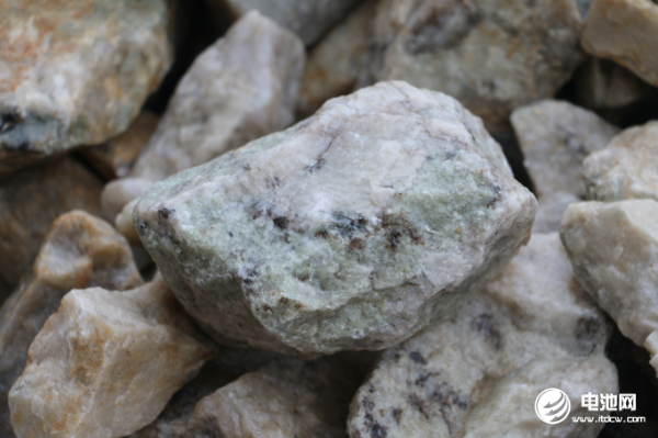 比亞迪拿下鋰礦大戶！智利總統(tǒng)：未來(lái)鋰礦特許權(quán)將是公私合作伙伴關(guān)系