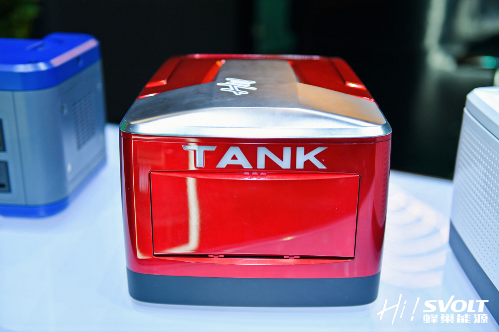 蜂巢能源上海車展首發坦克聯名款便攜式儲能電源 蜂巢能源上海車展首發坦克聯名款便攜式儲能電源