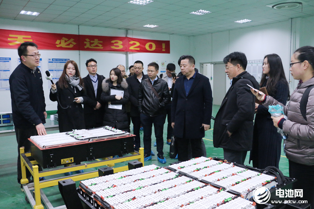 中國鋰電新能源產業鏈調研團一行參觀南京金龍