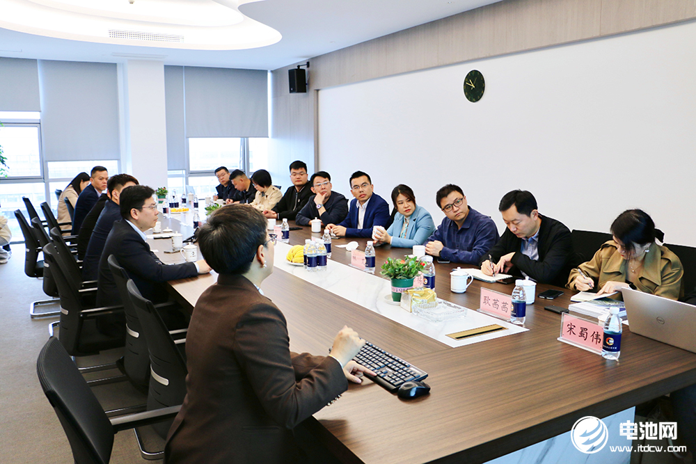 中國(guó)電池新能源產(chǎn)業(yè)鏈調(diào)研團(tuán)一行參觀考察鑫鉑瑞