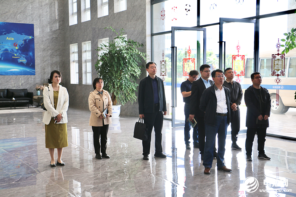 中國電池新能源產(chǎn)業(yè)鏈調(diào)研團一行參觀考察騰遠(yuǎn)鈷業(yè)