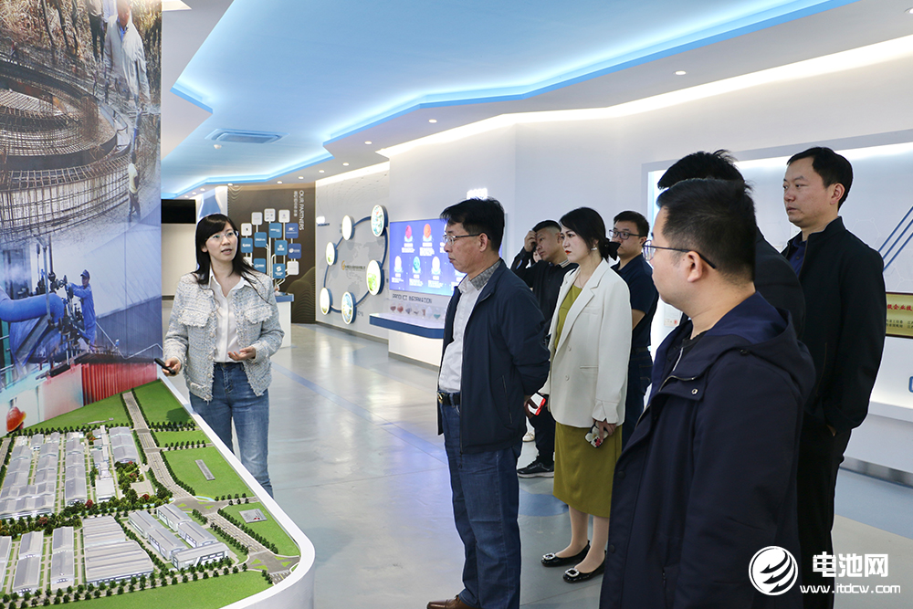 中國電池新能源產(chǎn)業(yè)鏈調(diào)研團一行參觀考察騰遠(yuǎn)鈷業(yè)