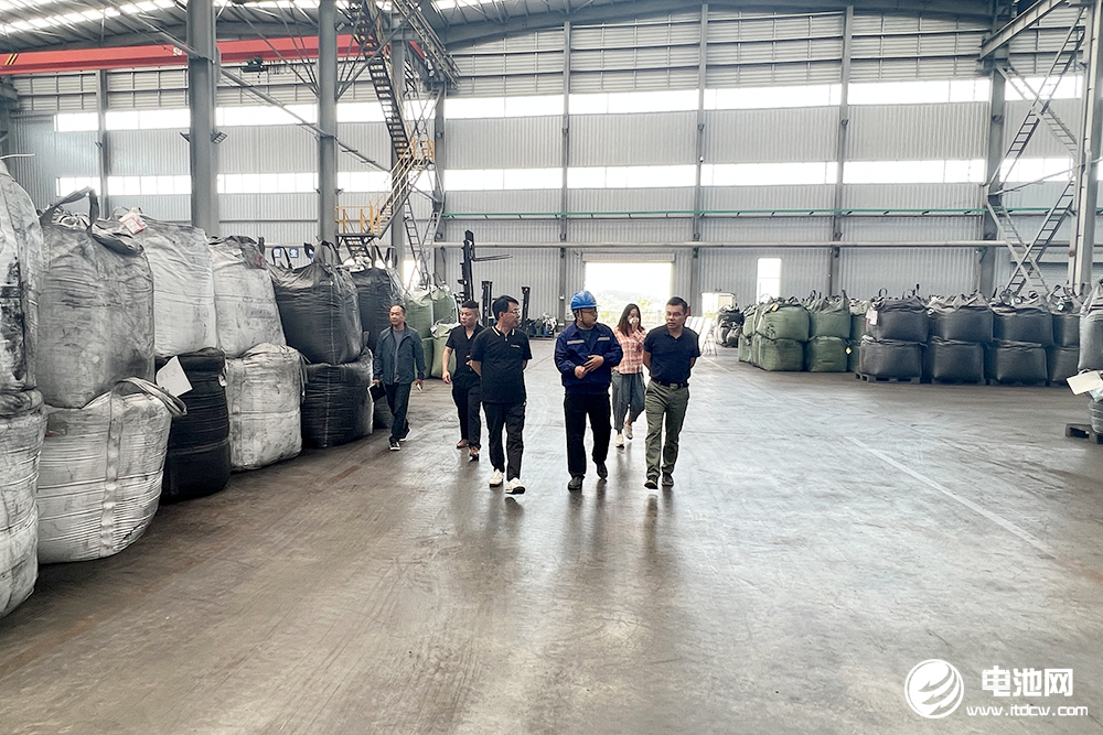 參觀考察貴安新區中科星城石墨有限公司