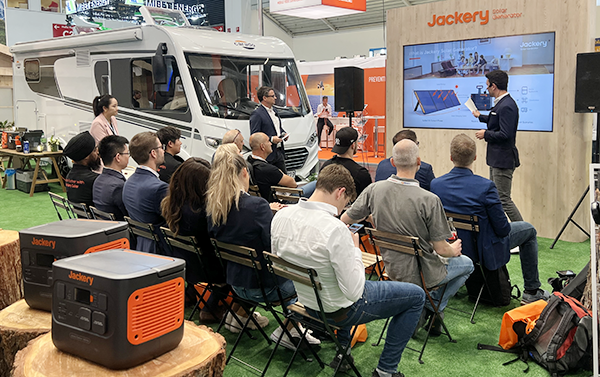 華寶新能攜旗艦Jackery電小二2000 Plus 首秀全球最大光伏展 華寶新能攜旗艦Jackery電小二2000 Plus 首秀全球最大光伏展