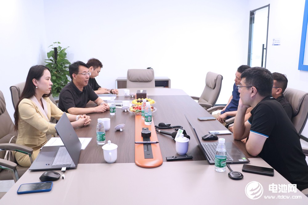 中關村新型電池技術創新聯盟秘書長于清教一行參觀考察靈鴿科技 中關村新型電池技術創新聯盟秘書長于清教一行參觀考察靈鴿科技