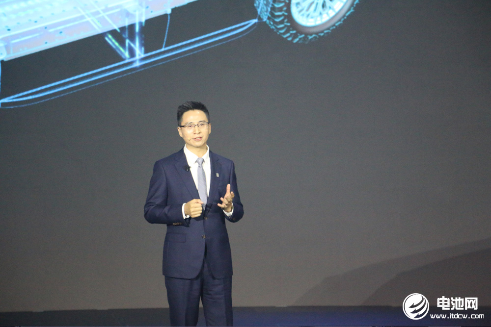 比亞迪集團(tuán)副總裁、產(chǎn)品規(guī)劃及汽車新技術(shù)研究院院長(zhǎng)楊冬生