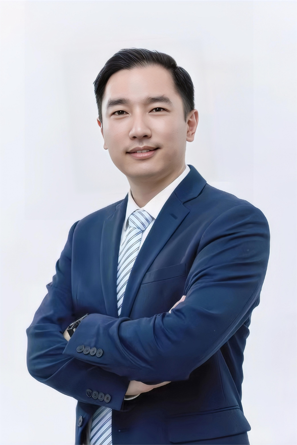 深圳埃克森新能源科技有限公司 董事長(zhǎng) 尤軍 深圳埃克森新能源科技有限公司 董事長(zhǎng) 尤軍