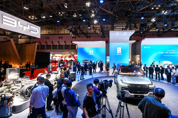 仰望U8和騰勢(shì)D9亮相