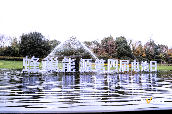 飛疊+短刀+快充 蜂巢能源第四屆電池日楊紅新再談行業內卷 飛疊+短刀+快充 蜂巢能源第四屆電池日楊紅新再談行業內卷