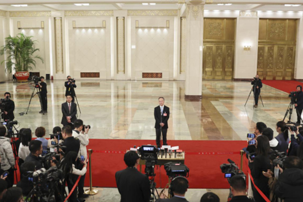 金融監(jiān)管總局:研究降低乘用車貸款首付比 進(jìn)一步優(yōu)化新能源車險定價機制 金融監(jiān)管總局:研究降低乘用車貸款首付比 進(jìn)一步優(yōu)化新能源車險定價機制