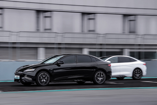 純電續航700km，比亞迪這個榮耀版車型真的被低估了！